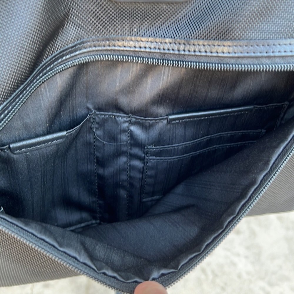 TUMI Black Nylon Crossbody Shoulder Messenger Computer Bag - Picture 4 of 11